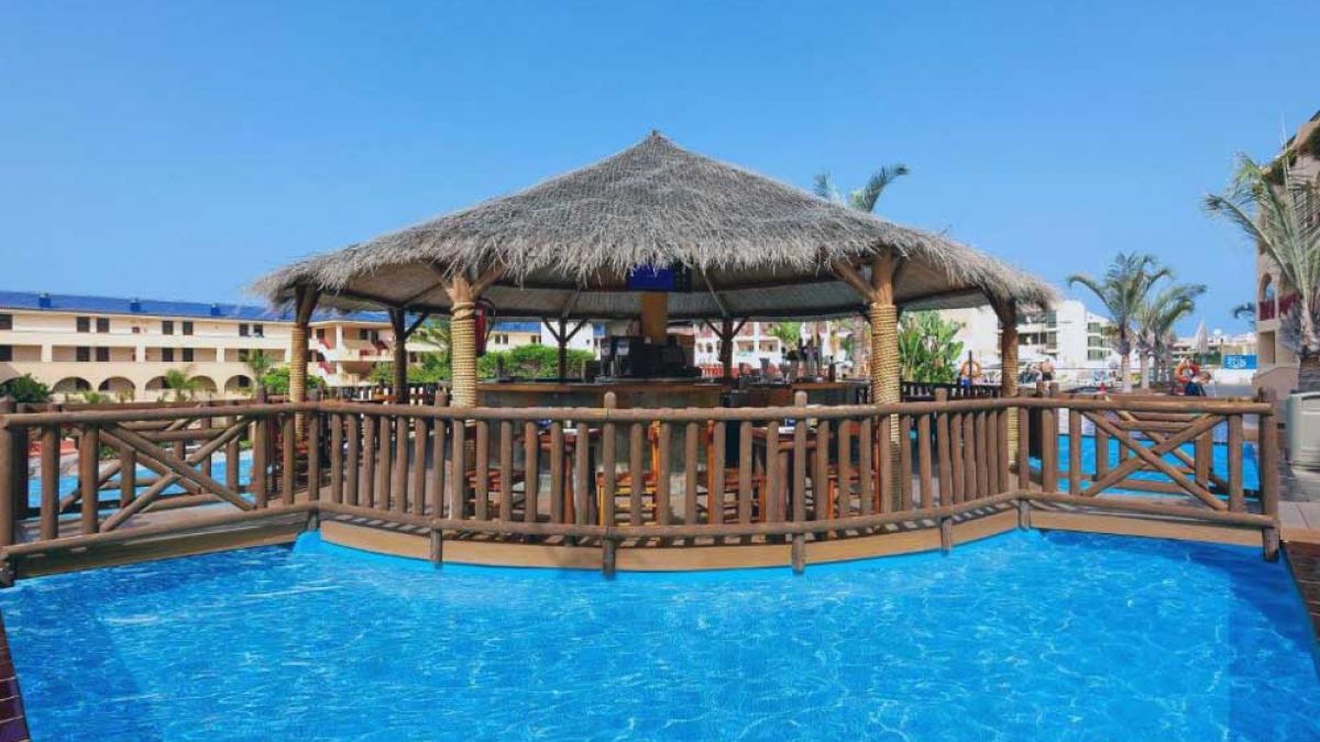 Best Jacaranda - basen