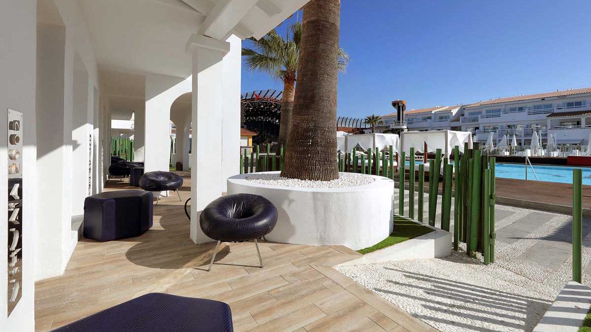 Ushuaia Ibiza Beach - taras przy pokoju pokój