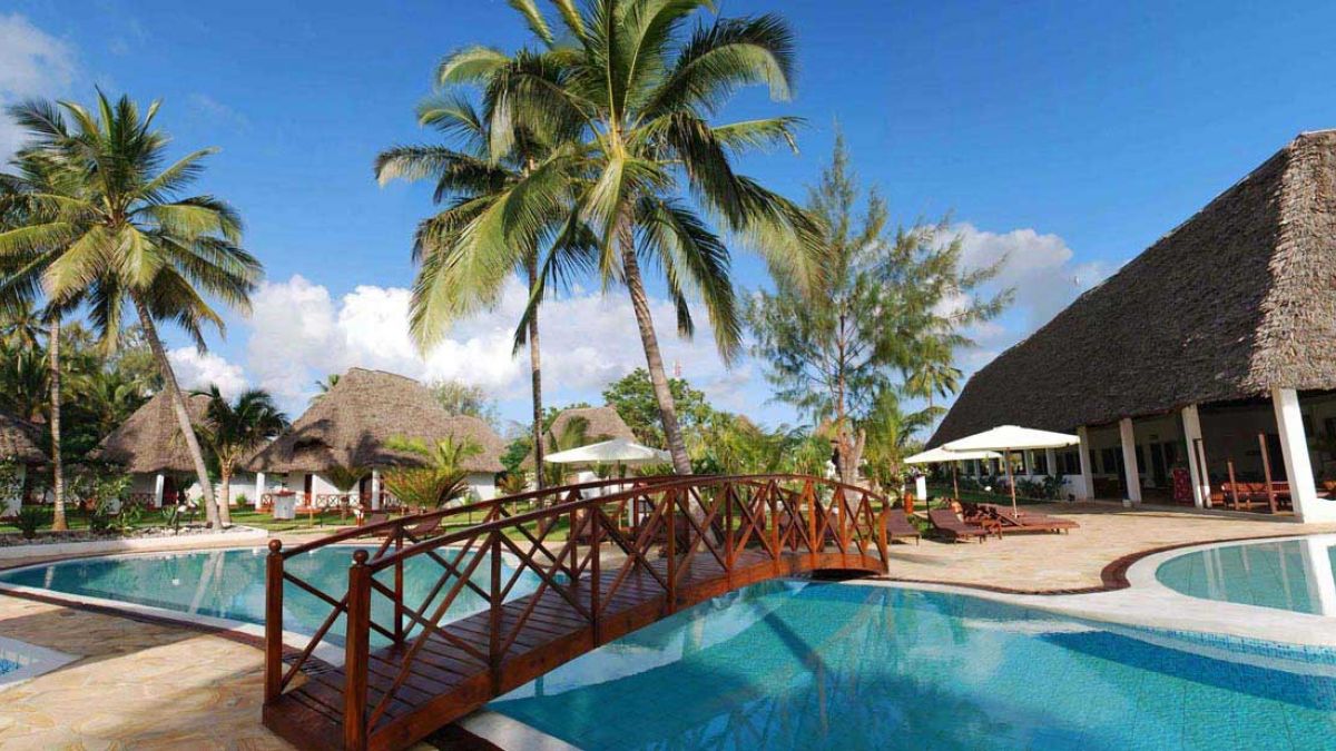 Uroa Bay Beach Resort - basen