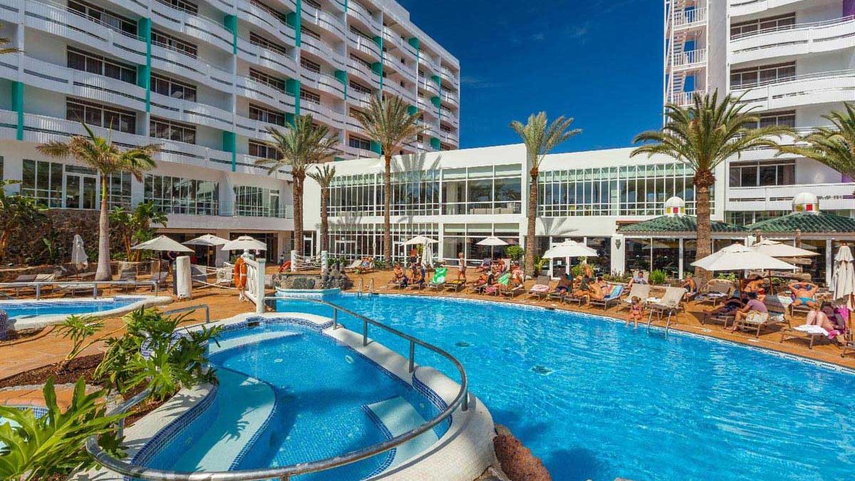 St. George Beach Hotel & Spa Resort - basen