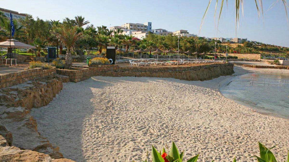 St. George Beach Hotel & Spa Resort - plaża