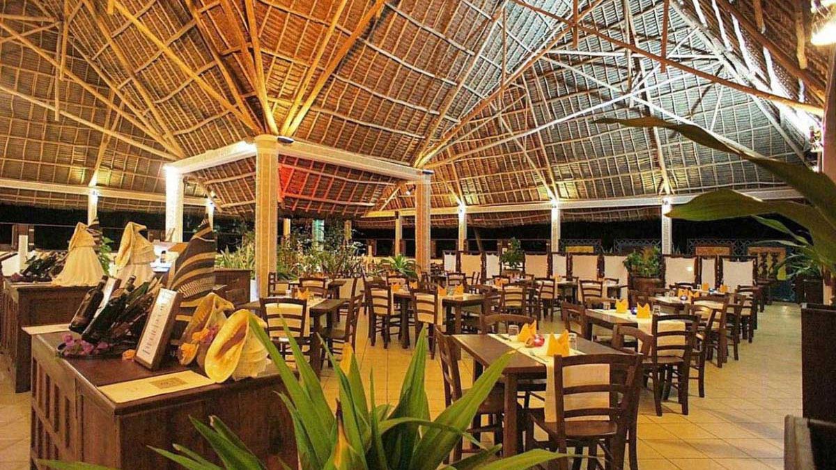 Uroa Bay Beach Resort - bufet