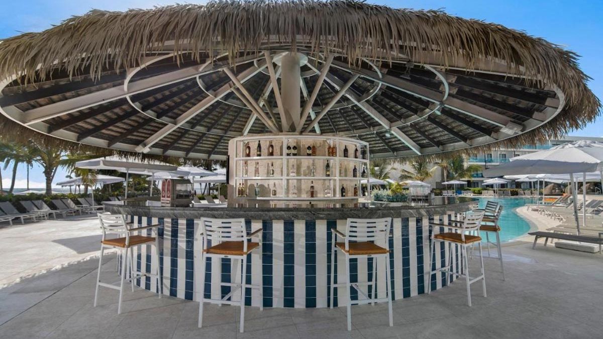 Serenade Punta Cana Beach & SPA Resort - bar na plaży